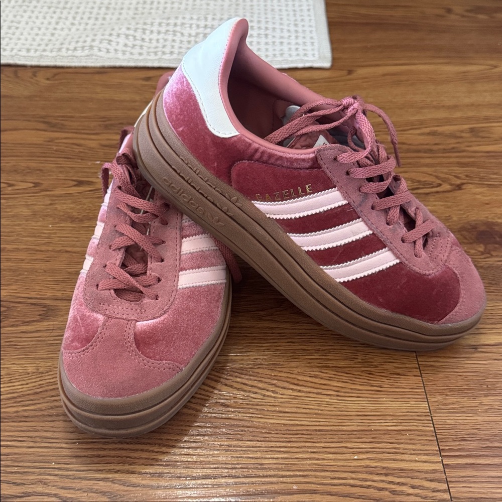 Adidas GAZELLE pink suede tennis shoes
